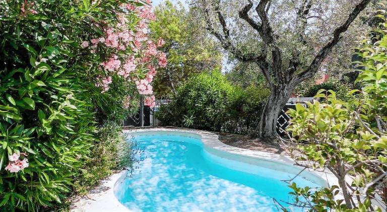 Holiday apartment with terrace & pool in Desenzano del Garda