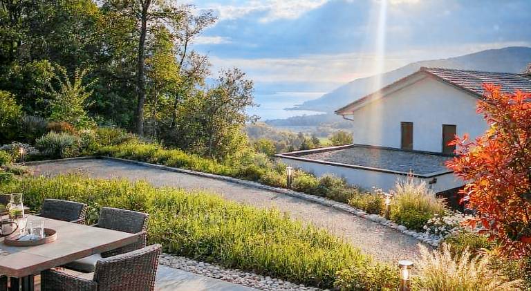 House with jacuzzi & pool — photo 4