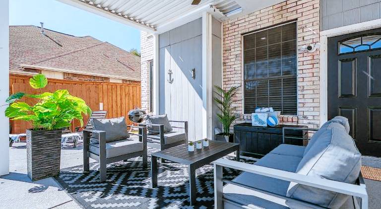 Vacation home with jacuzzi & pool — photo 4