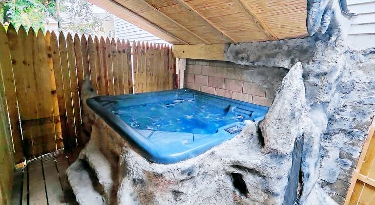 Beautiful vacation home with hot tub | Pets are welcome — photo 5