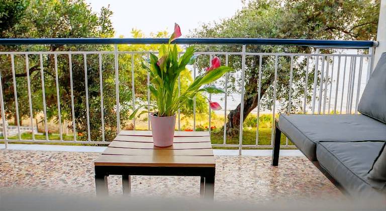 Rental apartment with yard, BBQ & terrace | Close to the beach | Pet-friendly — photo 5