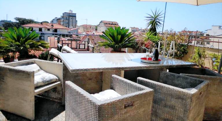 Beautiful holiday apartment with terrace | Pet-friendly in Viareggio