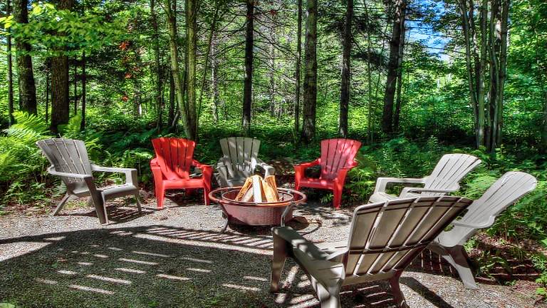 25 Rocky Ridge Rd - Killington Retreat: Group Ski House! Close to Mountain! Hot Tub. — photo 4