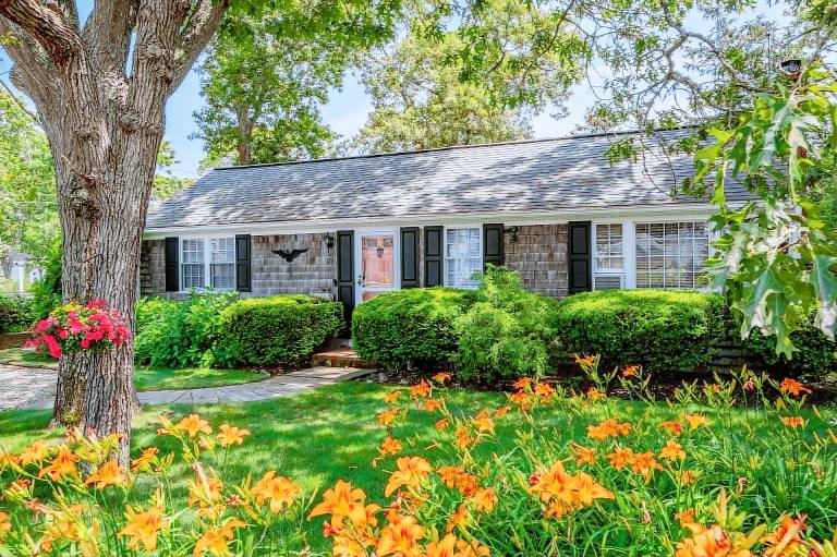 Family-friendly house with yard & barbeque | Beach nearby | Pets allowed — photo 4