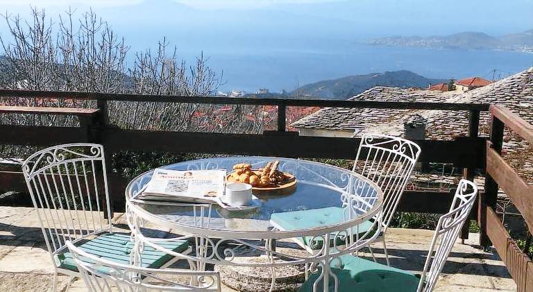 Fully equipped vacation home with patio | Pets are welcome in Volos