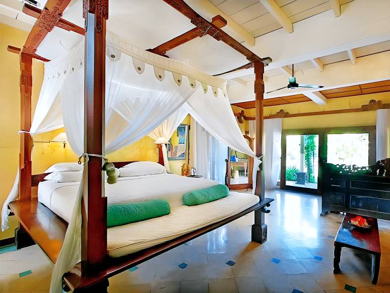 Villa with terrace, private pool & garden — photo 2