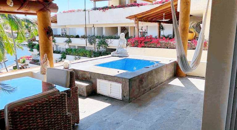 Apartment with pool — photo 4