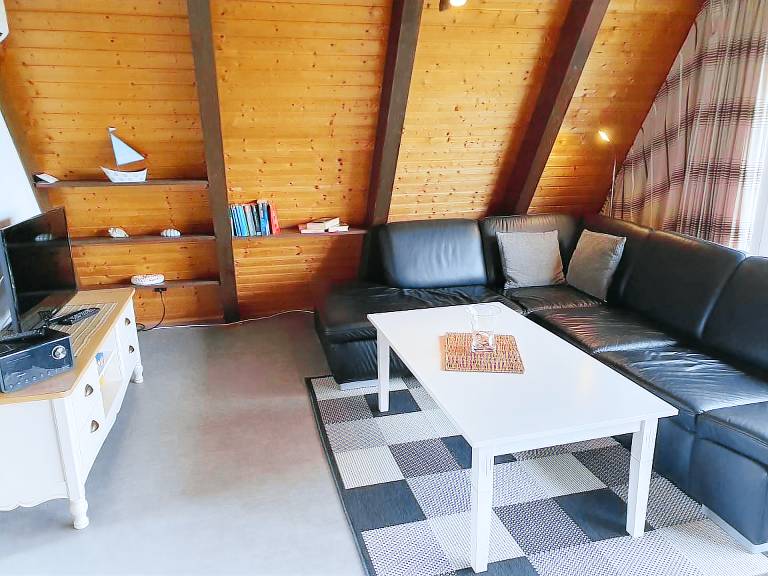 Vacation home with patio & yard — photo 3