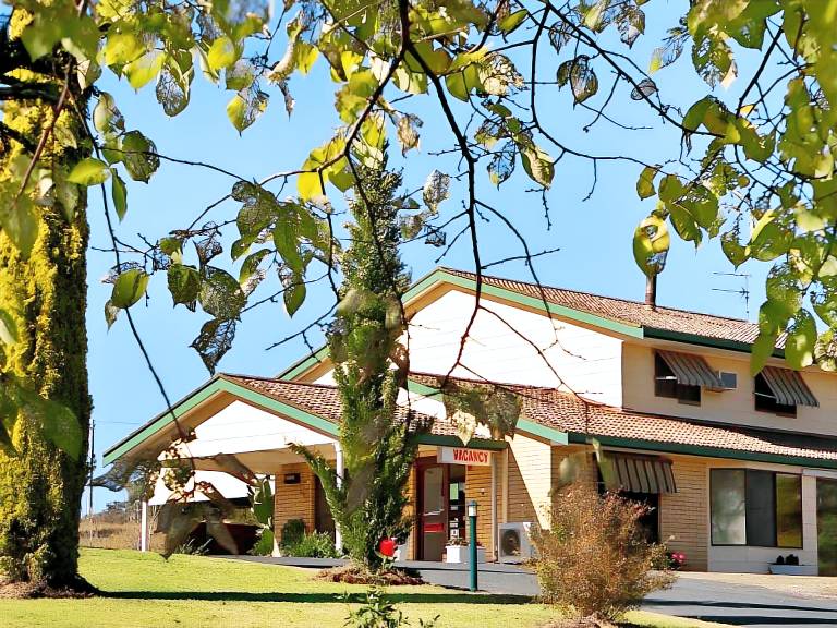 Hilltops Retreat Motor Inn