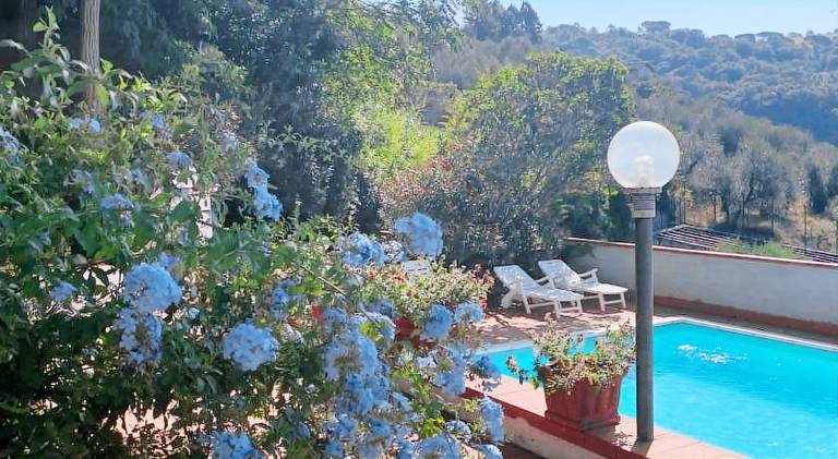 Family-friendly charming rental apartment with patio, pool & barbeque | Pets are welcome — photo 2