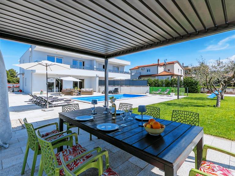 House with yard, private pool & grill — photo 5
