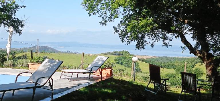 Family-oriented villa with yard, private pool & terrace | Lake view | Pets allowed — photo 4