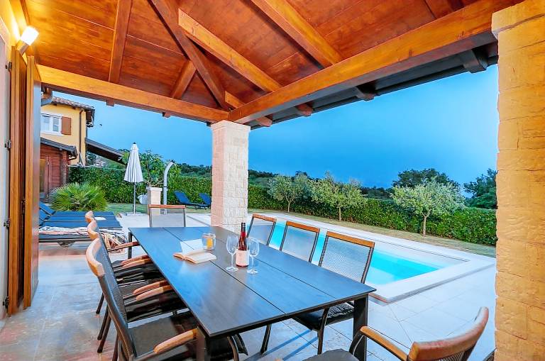 Fully equipped spacious villa with terrace, BBQ & yard | Pets allowed — photo 3