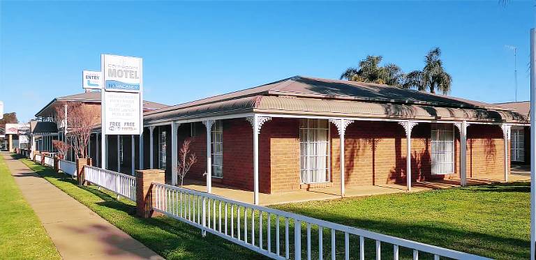 Motel  Deniliquin Council