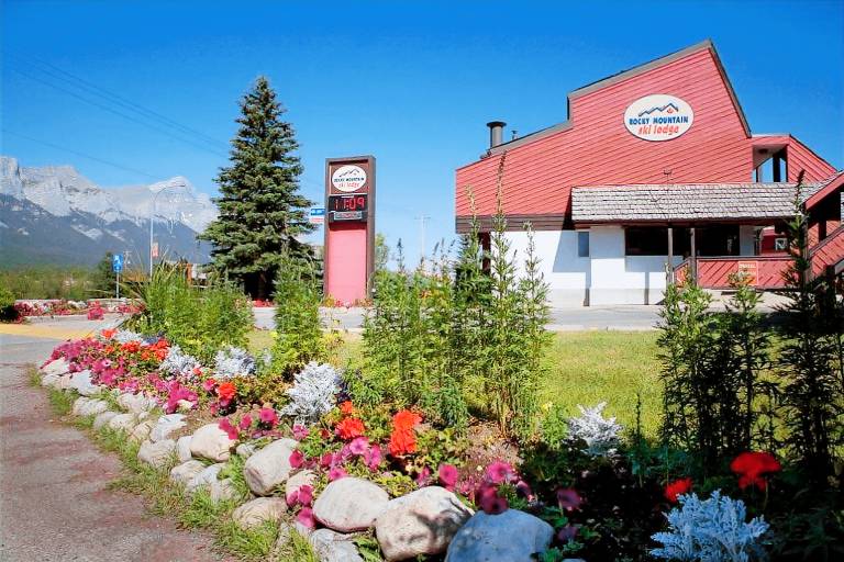 Rocky Mountain Ski Lodge in Canmore, AB
