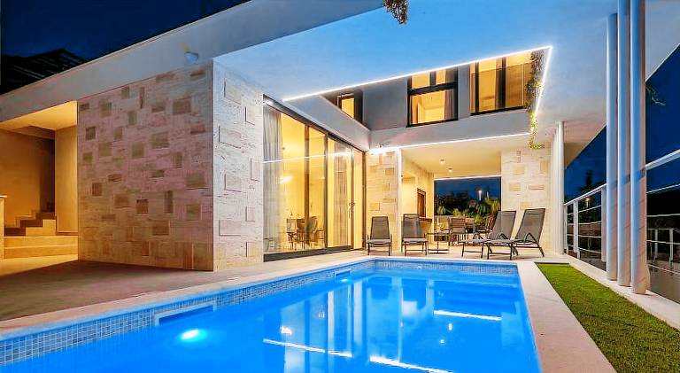 Villa with pool in Podstrana