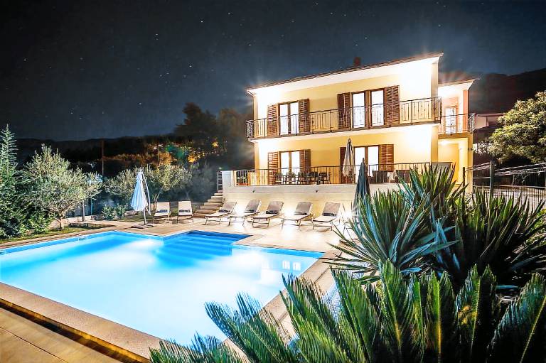 Ferienhaus in Podstrana mit privatem Pool