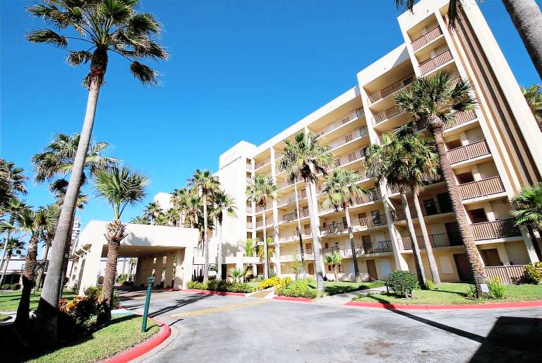 Family-oriented condo with private pool | Next to the beach | Pets allowed — photo 2