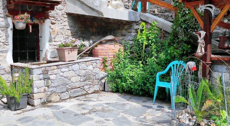 Rental apartment with yard — photo 3