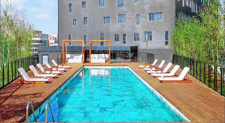 Apartment with pool — photo 4