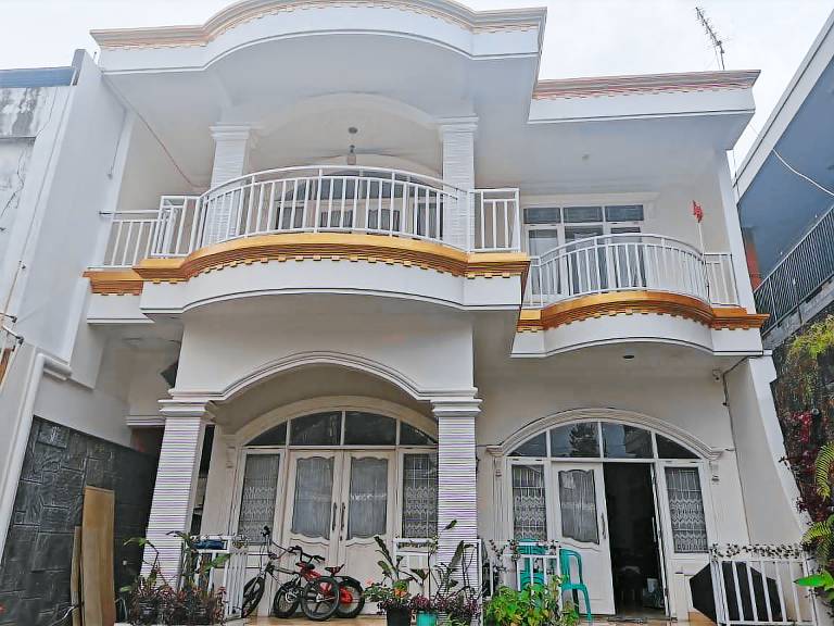 300 m² Villa