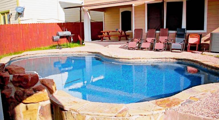Wonderful house with pool | Pet-friendly in San Antonio, TX