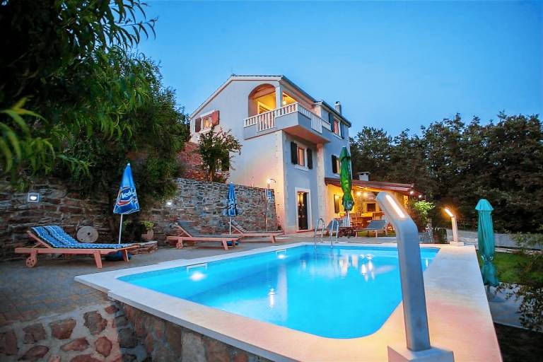Fully equipped house with grill, yard & private pool | Pet-friendly — photo 3
