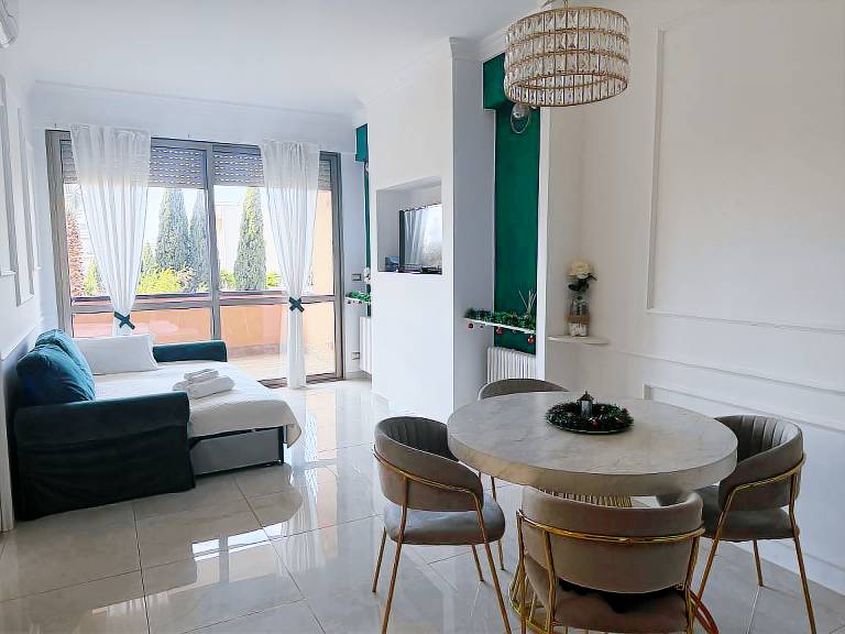 Family-oriented wonderful rental apartment with pool, patio & yard | Garden view | Pets allowed — photo 4