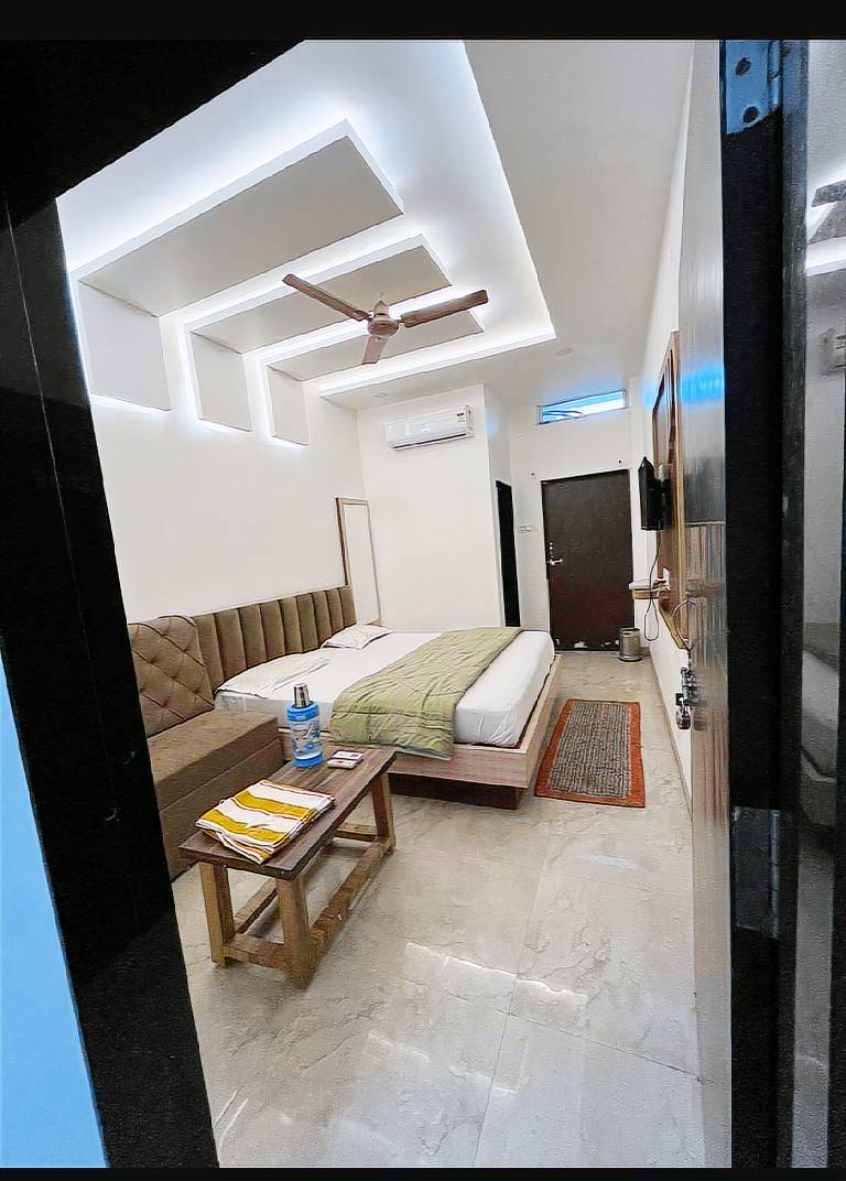 Hotel Shrinathji Omkareswar in Indore