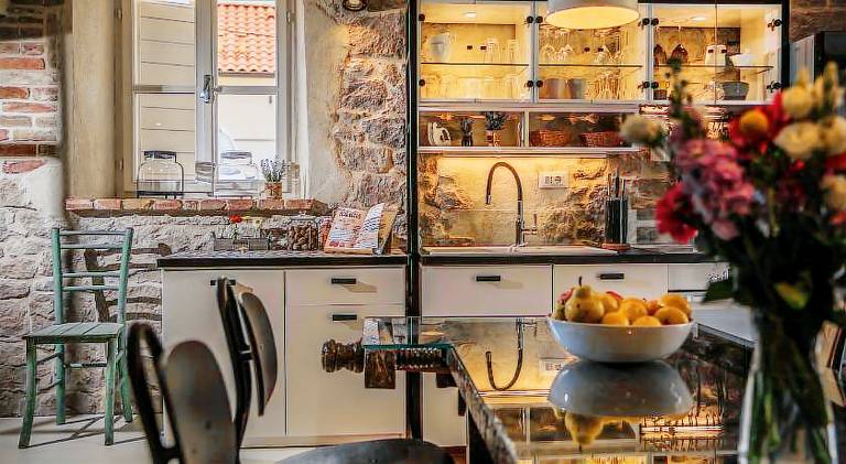 Apartment with hot tub & pool | Close to Diocletian's Palace in Split