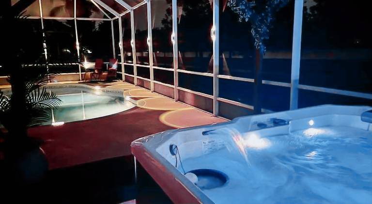 Spacious 5BR Private Home, Private Pool & Salt Water Spa, Minutes from Beaches — photo 5