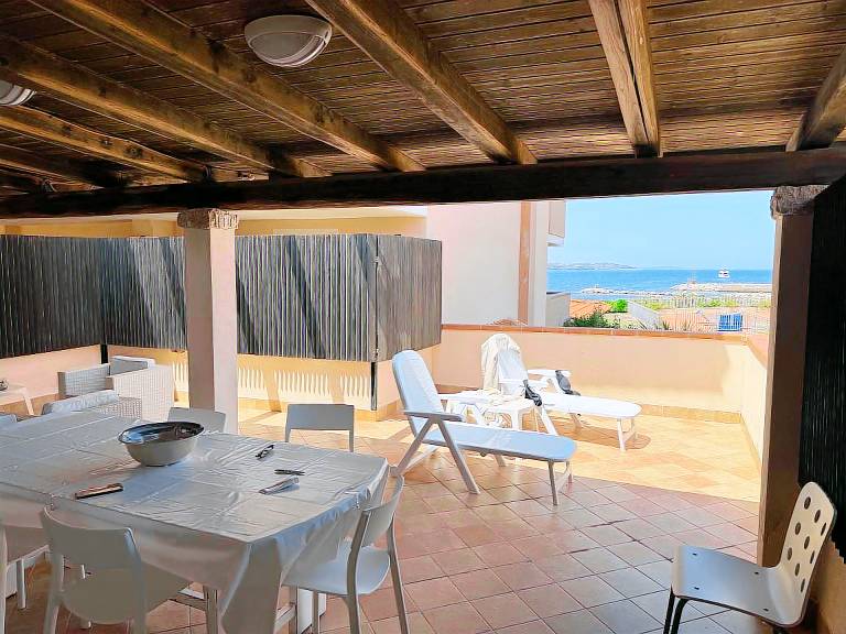 225 Apartment with beautiful terrace on the sea and swimming pool — photo 2