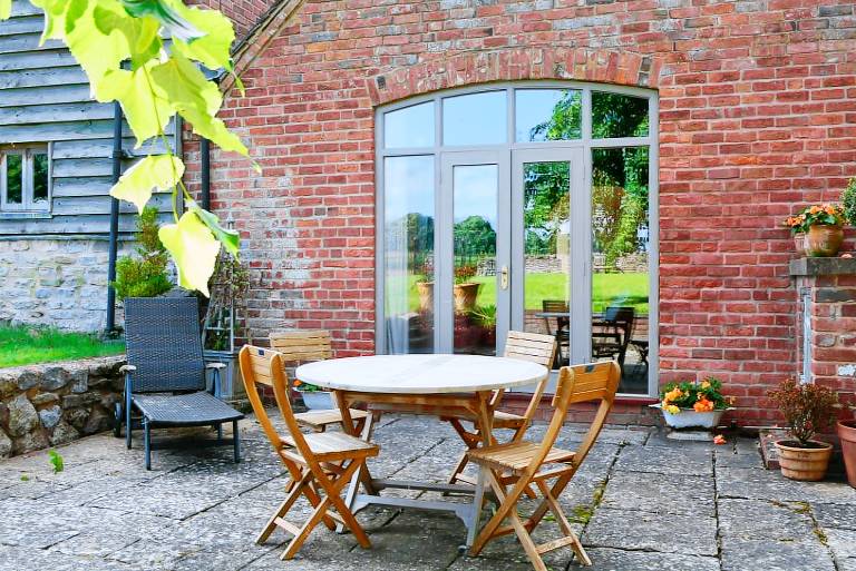 Villa Acton Round