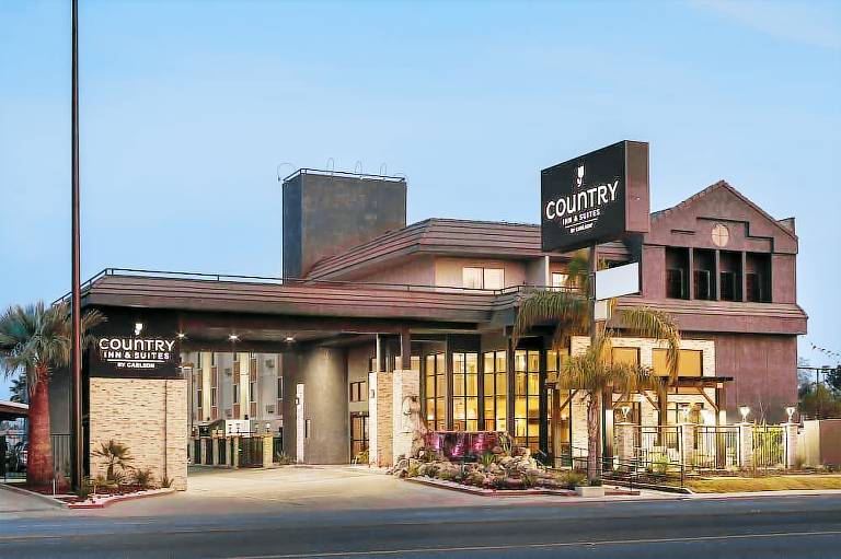 Country Inn & Suites by Radisson Bakersfield CA