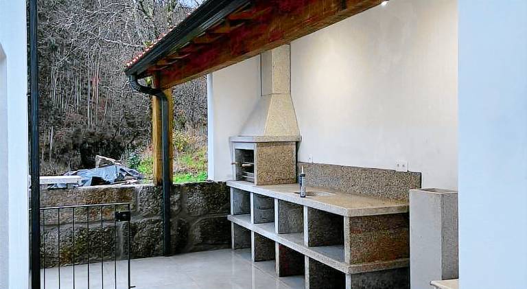 Vacation home with barbecue, patio & yard — photo 3