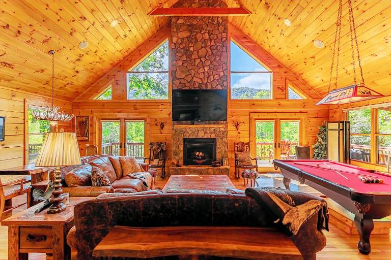 Azalea Hill - Mountain Views, Hot Tub, Pool Table, Ping Pong — photo 4