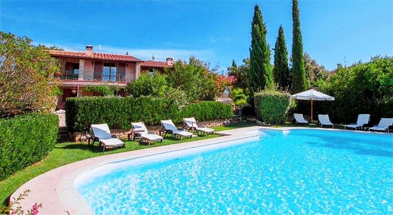 Villa with pool & jacuzzi in Manciano