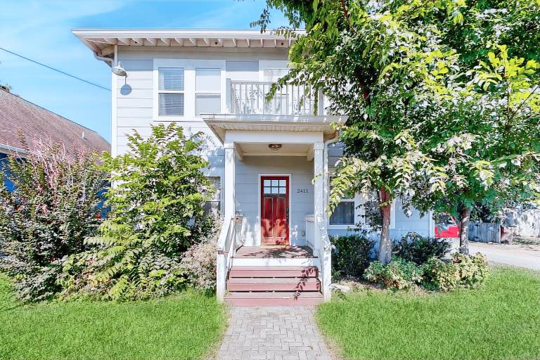 House  Woodbine
