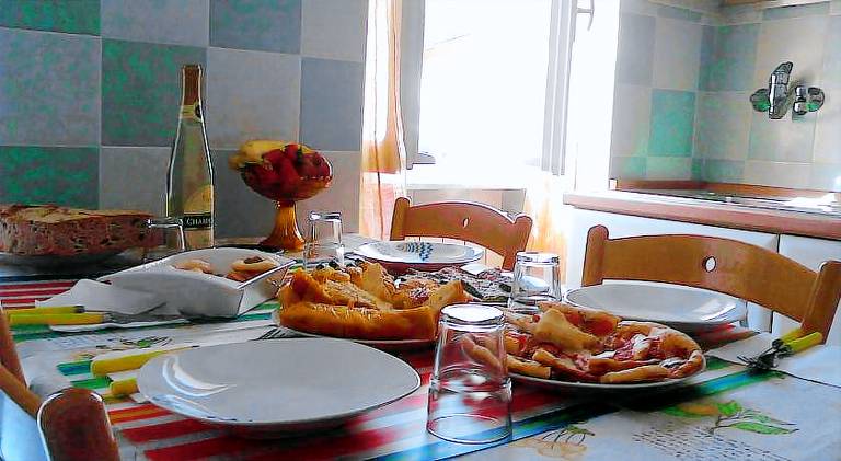 Holiday apartment with yard — photo 3