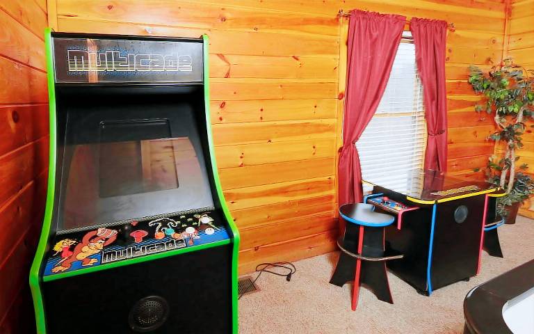 Child-friendly cabin with pool, BBQ & jacuzzi | Mountain view | Pets allowed — photo 3