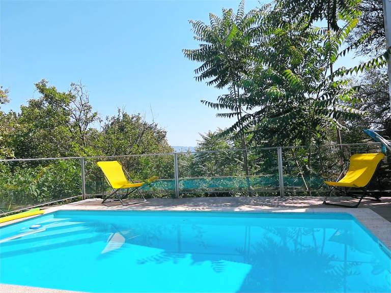 Cottage with patio, barbecue & garden | Pets allowed — photo 2
