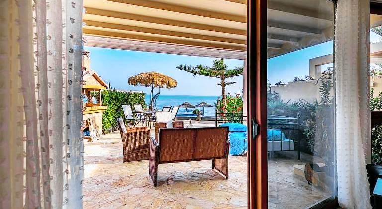 Villa Andriana & Villa Elena - Beachfront Pool Villas — photo 3