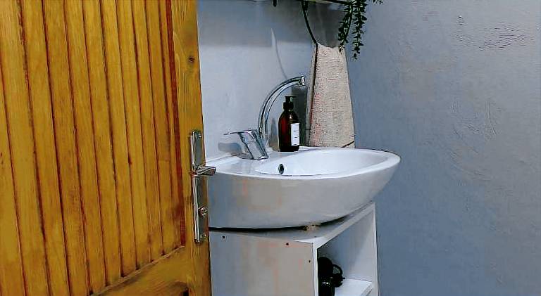 Chalet with grill, patio & yard — photo 5