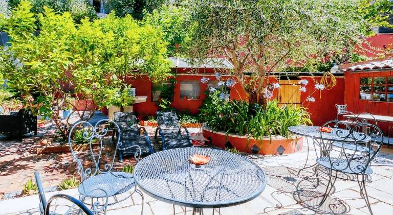 Sous L'olivier in Menton