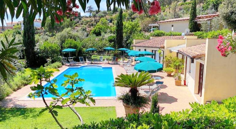 Serviced apartment with patio, pool & garden in Portoferraio