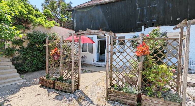 Rental apartment with terrace & grill in Beaune