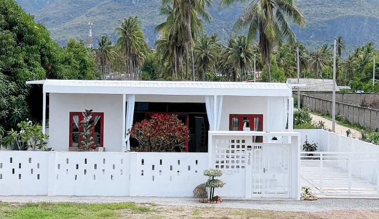 Vacation home with patio, yard & barbeque | Next to the beach | Perfect for remote work | Pets allowed in Sam Roi Yot
