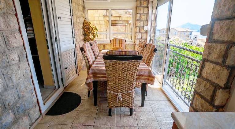 Apartment with terrace, grill & yard — photo 4