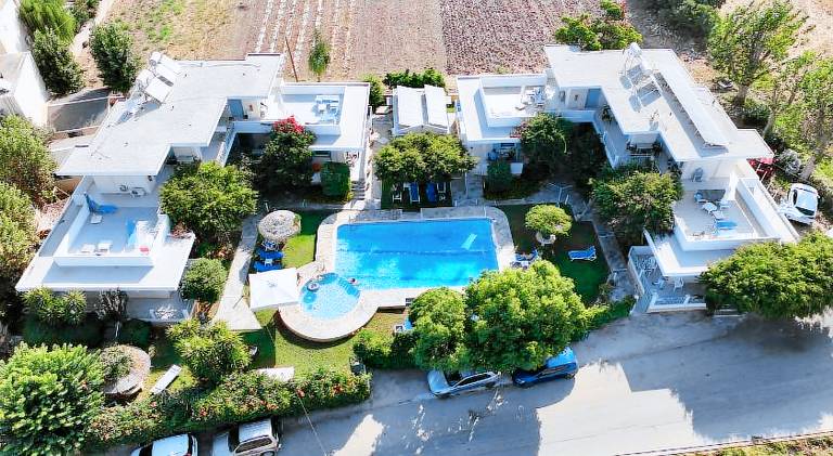Holiday apartment with garden, terrace & BBQ — photo 3