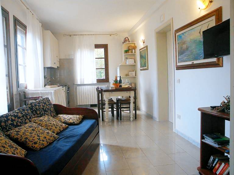Apartment with garden, barbecue & patio — photo 5